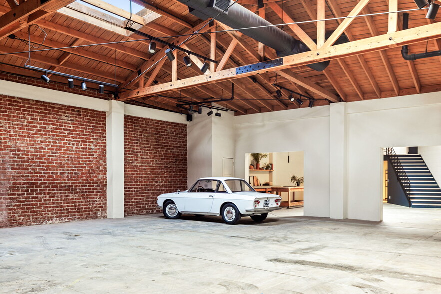 Primary Photo Of 1035 N Alvarado St, Los Angeles Showroom For Sale