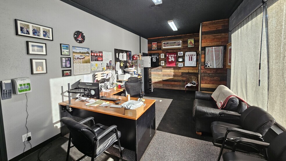 More Photos Of 1406 Tenant Way, Longview Freestanding For Lease