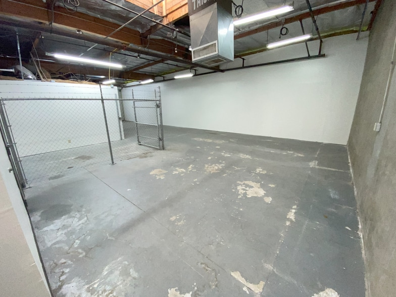 More Photos Of 2015 Westwind Dr, Bakersfield Warehouse For Lease