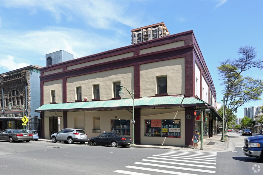 More Photos Of 1 N King St, Honolulu Storefront Retail Office For Lease