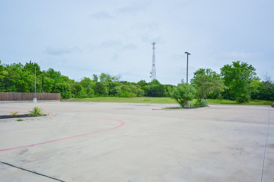 More Photos Of 2320 Airport Rd, Temple Storefront Retail Office For Lease