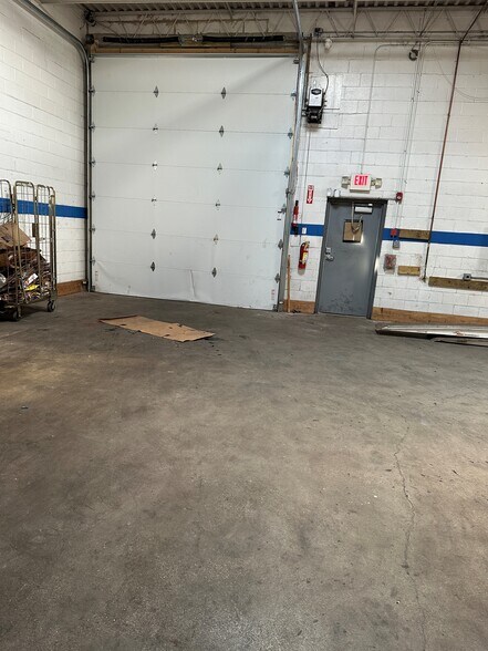 More Photos Of 1221 Jarvis Ave, Elk Grove Village Light Manufacturing For Sale