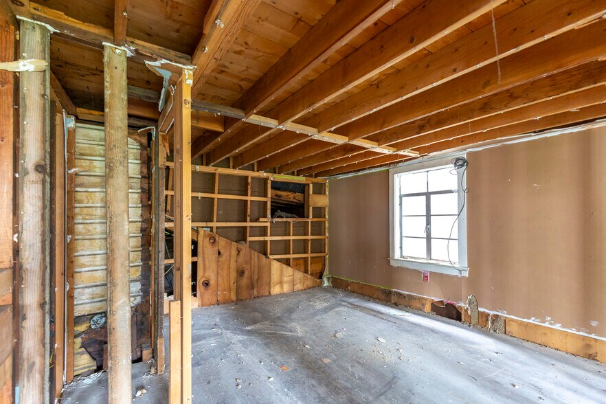 More Photos Of 23 E Main St, Hancock Restaurant For Sale