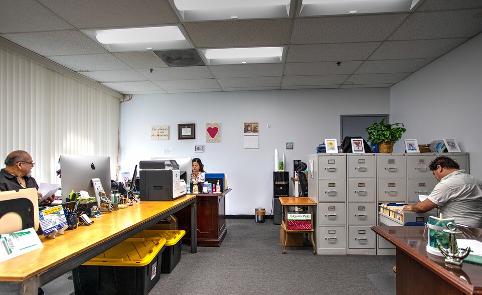 More Photos Of 1919 Vineburn Ave, Los Angeles Warehouse For Lease