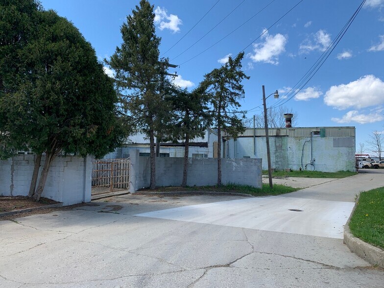 More Photos Of 5700 Walnut St, Richmond Warehouse For Lease