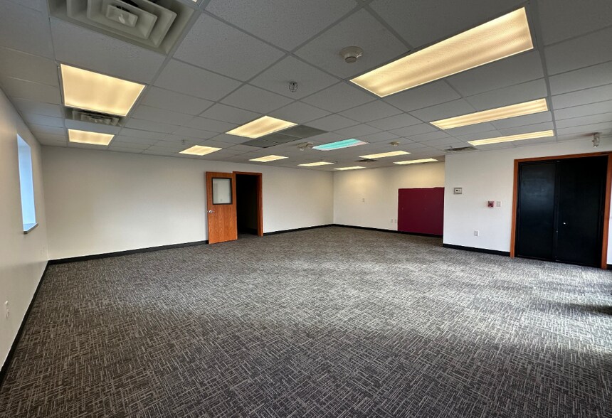 More Photos Of 711 N Lake Ave, Sioux Falls Office For Sale