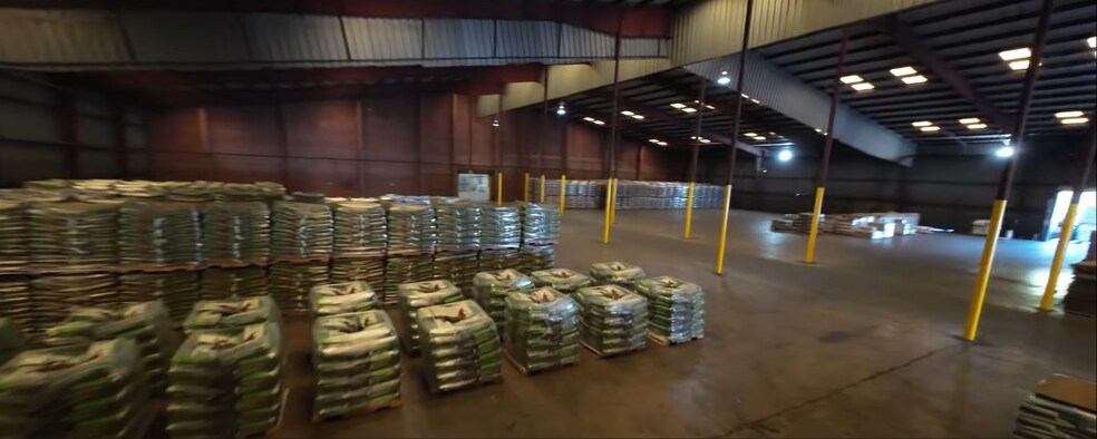 More Photos Of 701 Xavier St, Alexandria Warehouse For Lease