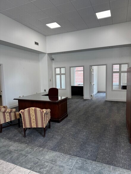 More Photos Of 620 Virginia St E, Charleston Bank For Lease