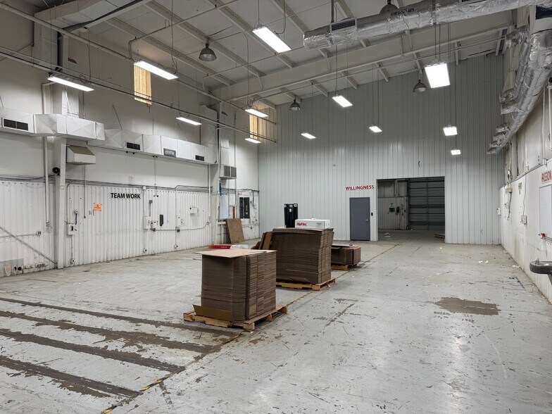 More Photos Of 7700 E 38th St, Tulsa Manufacturing For Lease