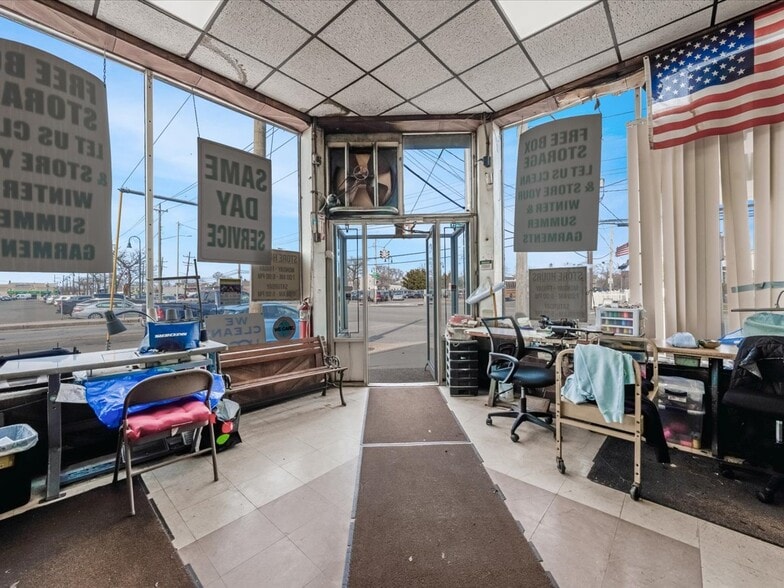 More Photos Of 3180 Lawson Blvd, Oceanside Storefront For Sale