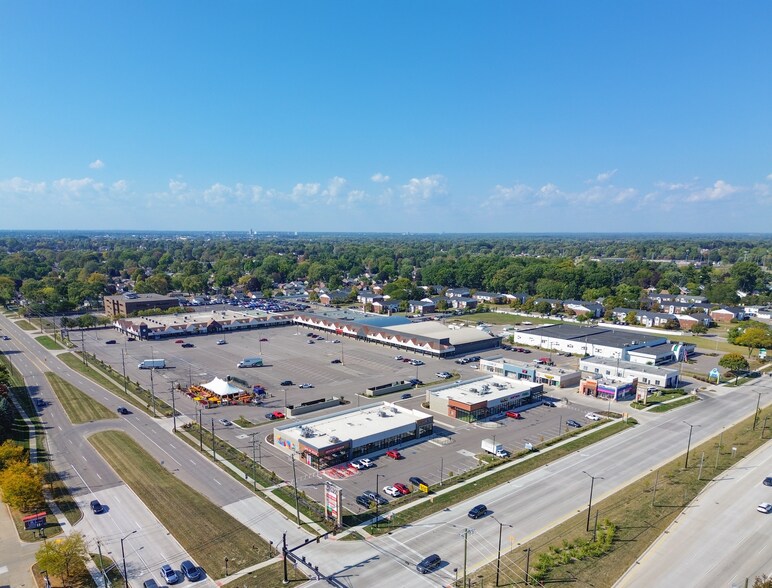 Primary Photo Of 5633-5847 E Thirteen Mile Rd, Warren Unknown For Lease
