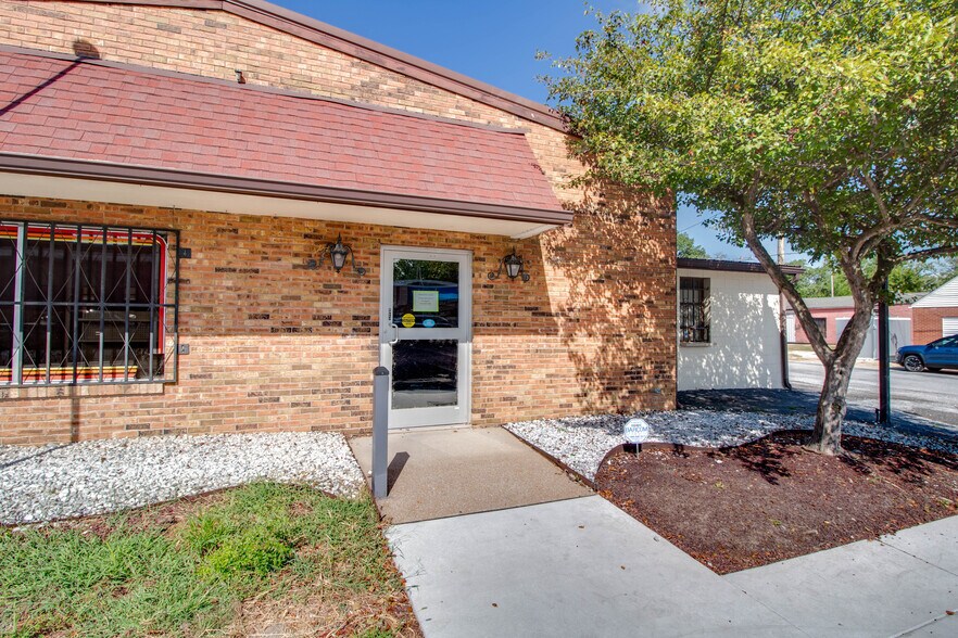 More Photos Of 219 N Main St, Marissa Specialty For Sale