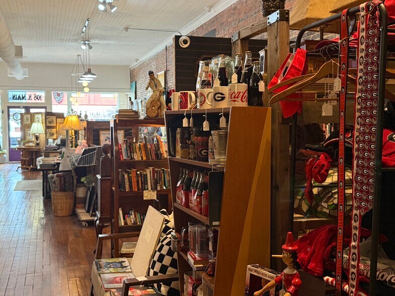 More Photos Of 108 N Main St, Greensboro General Retail For Sale