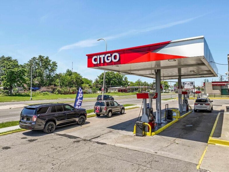 More Photos Of 13730 Livernois Ave, Detroit General Retail For Sale
