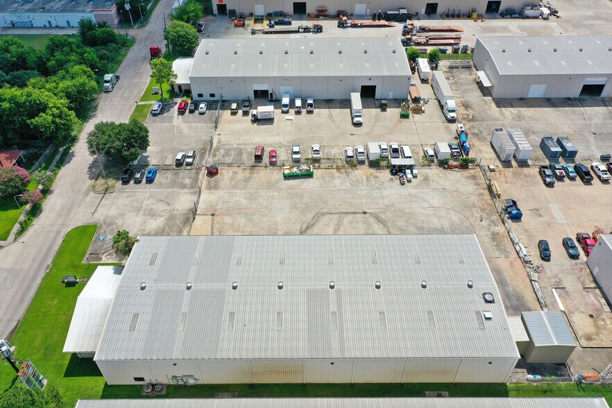 More Photos Of 5119 Hiltonview Rd, Houston Warehouse For Lease