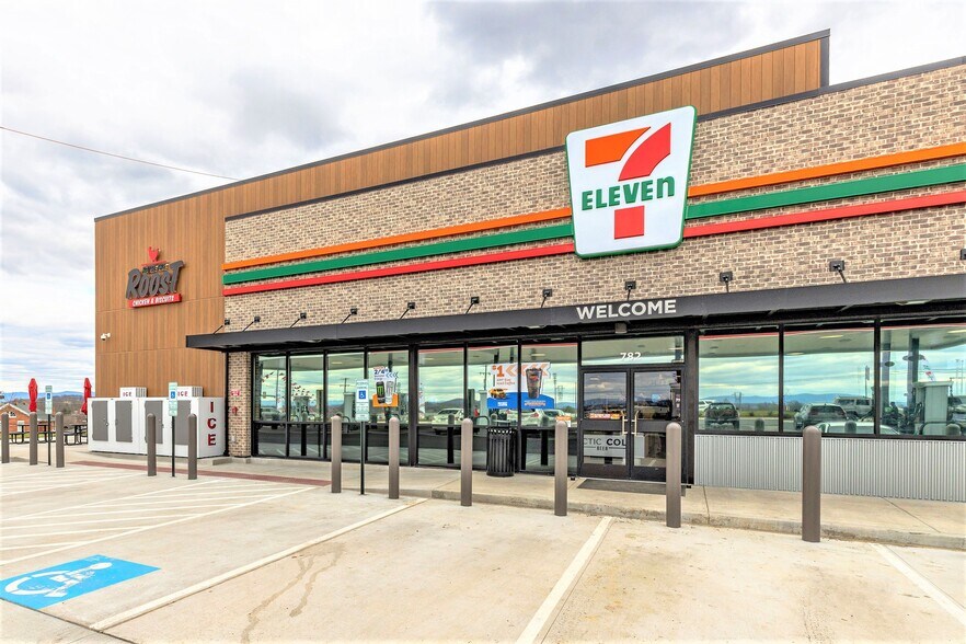 Primary Photo Of 500 Queen St, Southington Convenience Store For Sale