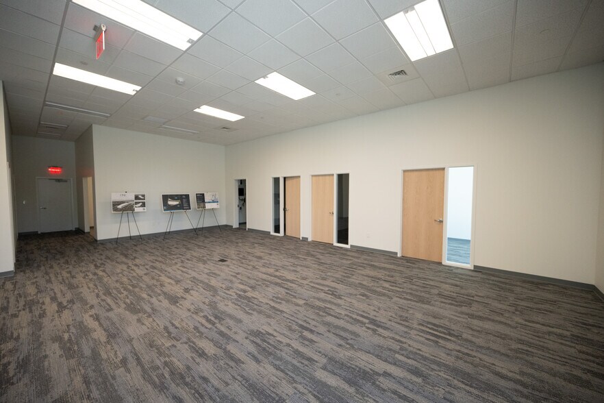 More Photos Of 1 Nassau Pl, Staten Island Warehouse For Lease