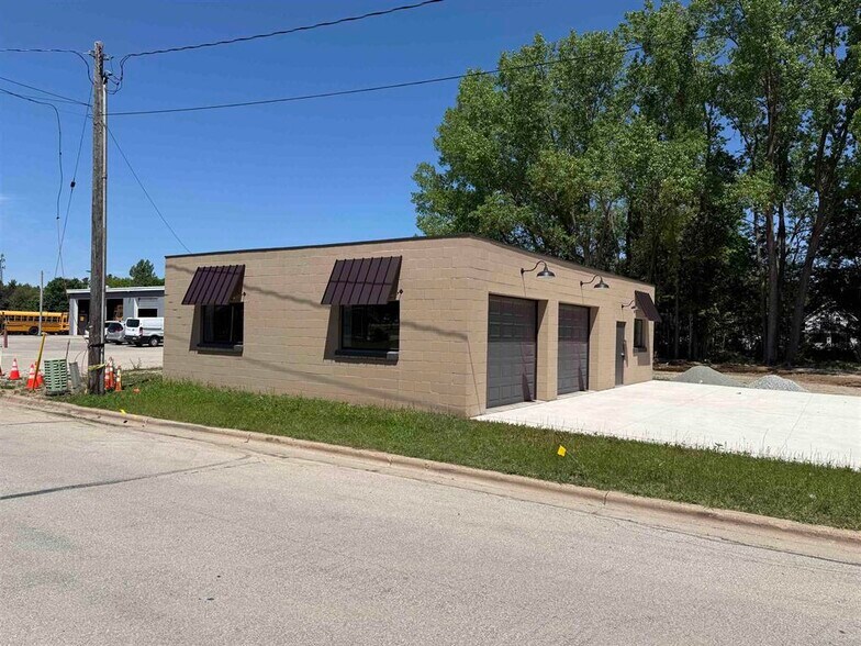 More Photos Of 349 Monroe St, Oconto Falls Service For Sale