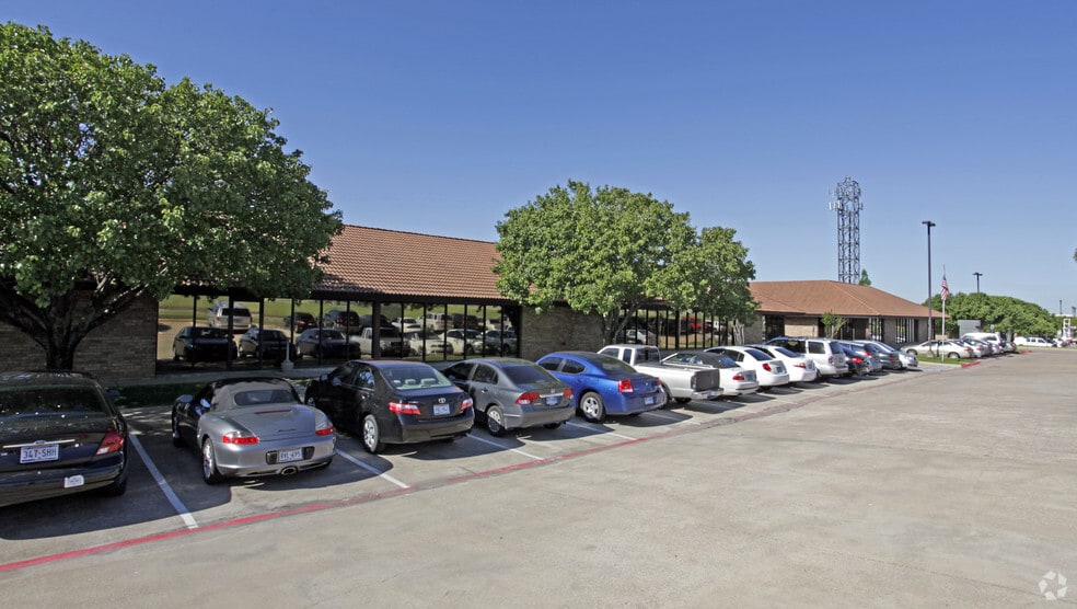 More Photos Of 1331 Airport Fwy, Euless Unknown For Lease