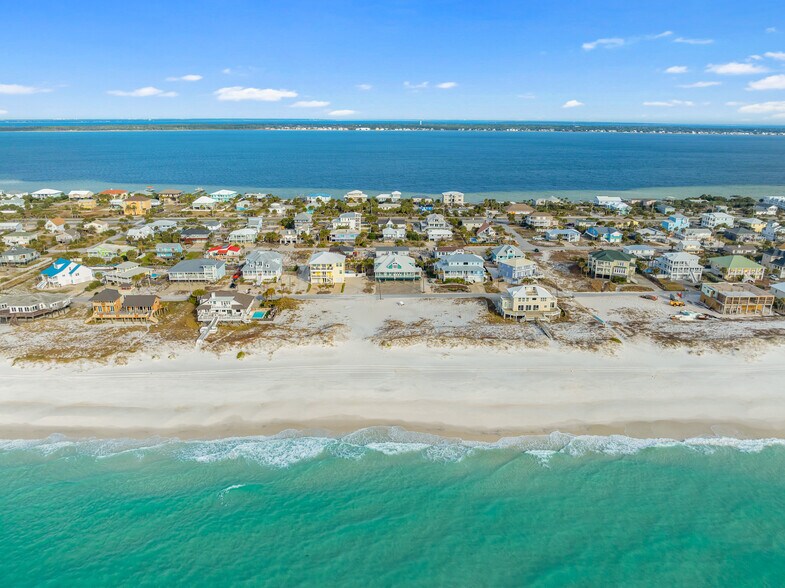 More Photos Of 1311 Ariola Dr, Pensacola Beach Specialty For Sale