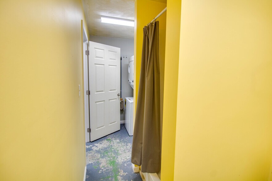 More Photos Of 98 Curtis St, Jerseyville Flex For Sale