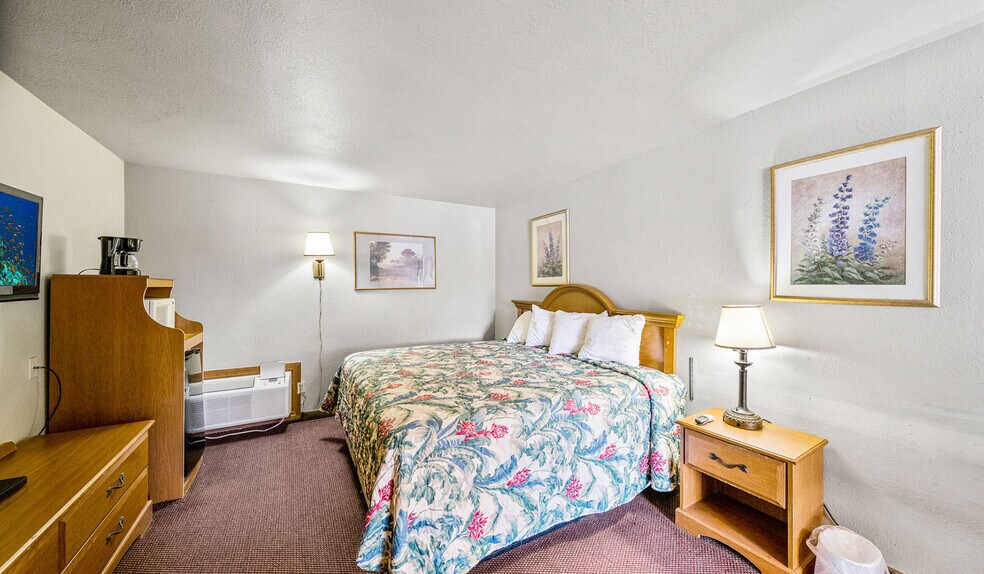 More Photos Of 2600 S Muskogee Ave, Tahlequah Hotel For Sale