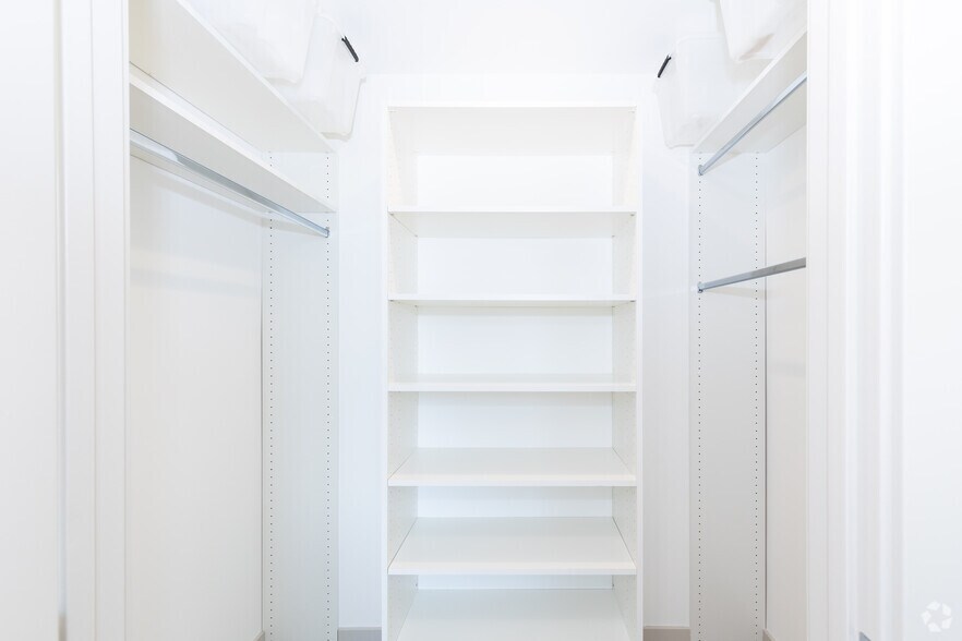 More Photos Of 4864 Melrose Ave, Los Angeles Apartments For Lease