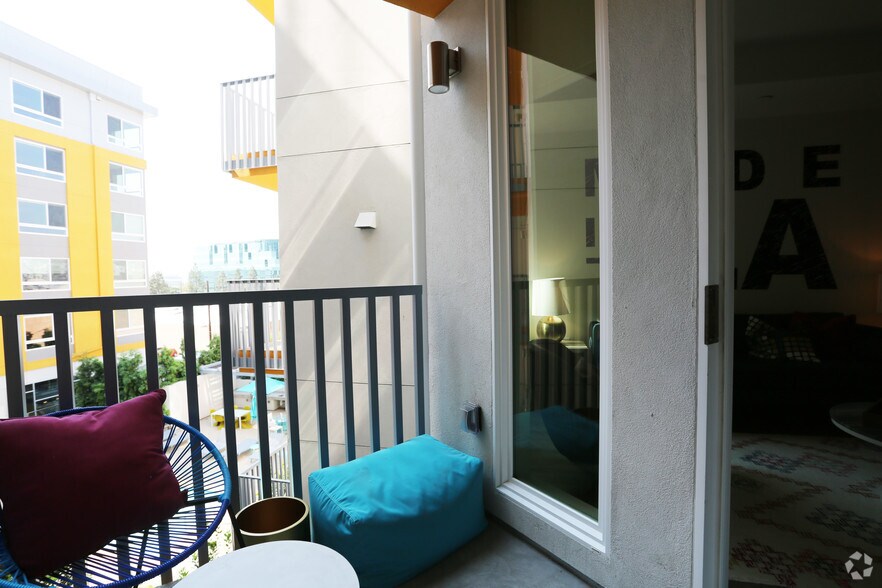 More Photos Of 424 W Pico Blvd, Los Angeles Apartments For Lease