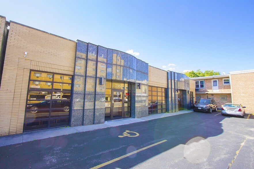 More Photos Of 7319-7321 W North Ave, River Forest Medical For Sale
