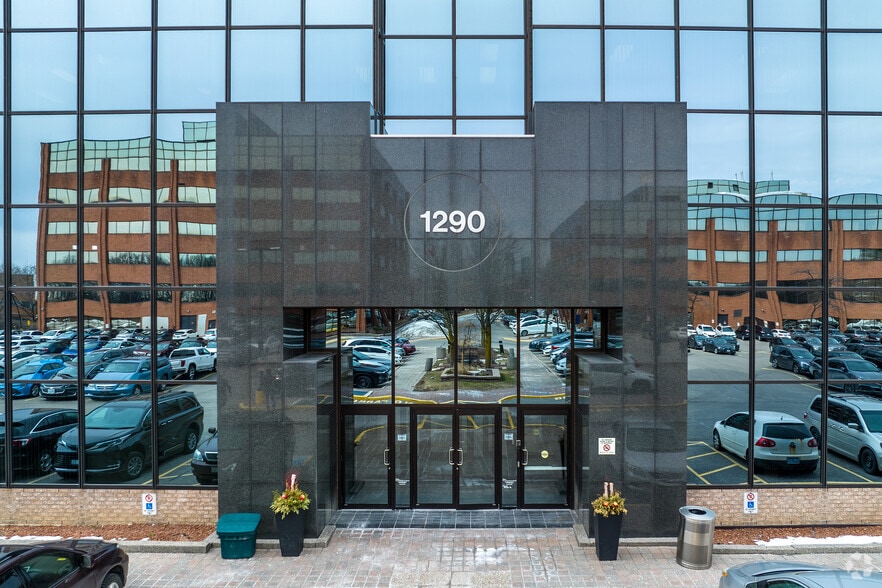 More Photos Of 1270 Central Pky, Mississauga Unknown For Lease