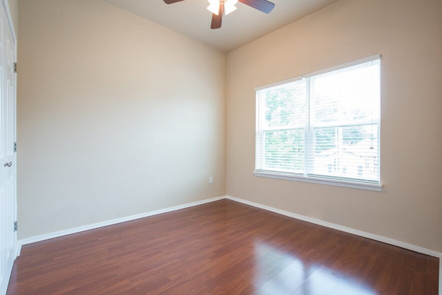 More Photos Of 715 Monnett Ave, Norman Apartments For Sale