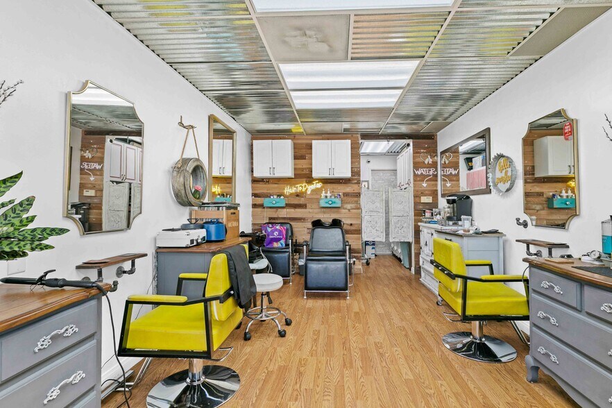 More Photos Of 2114 W Magnolia Blvd, Burbank Storefront For Sale