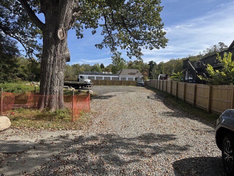 More Photos Of 876 Route 35, Cross River Storefront Retail Office For Lease