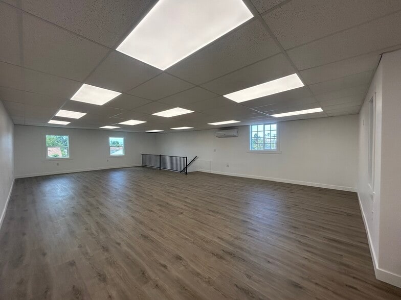 More Photos Of 5586 Mission Blvd, Jurupa Valley Storefront Retail Residential For Lease