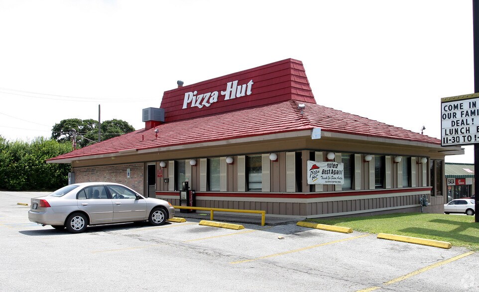 More Photos Of 6418 Callaghan Rd, San Antonio Restaurant For Sale