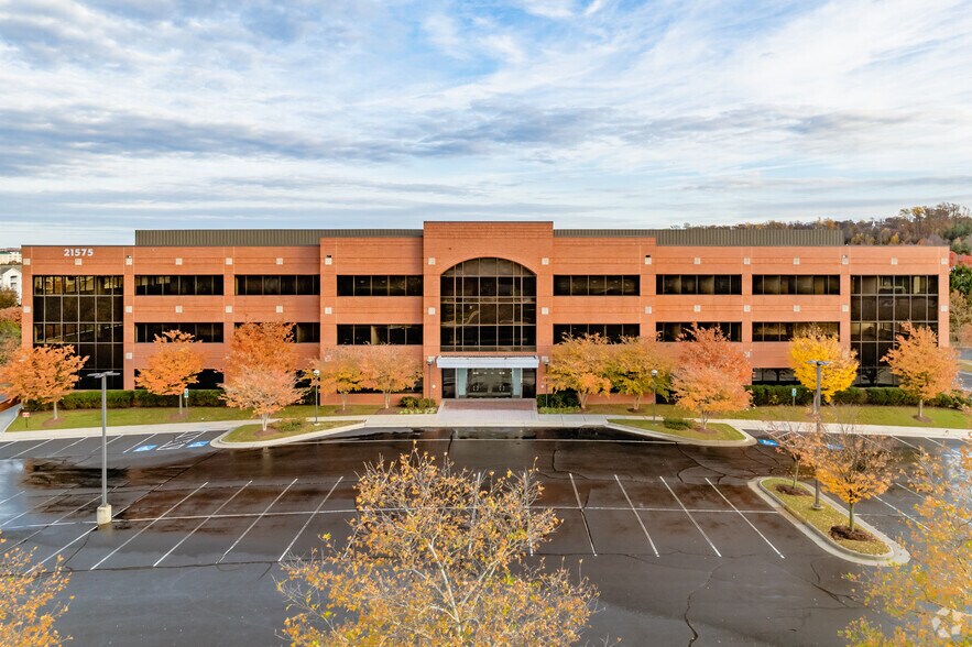 More Photos Of 21575 Ridgetop Cir, Sterling Office For Lease