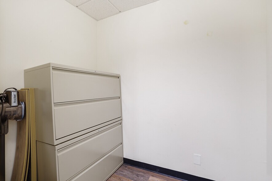 More Photos Of 30423 Canwood St, Agoura Hills Office For Sale