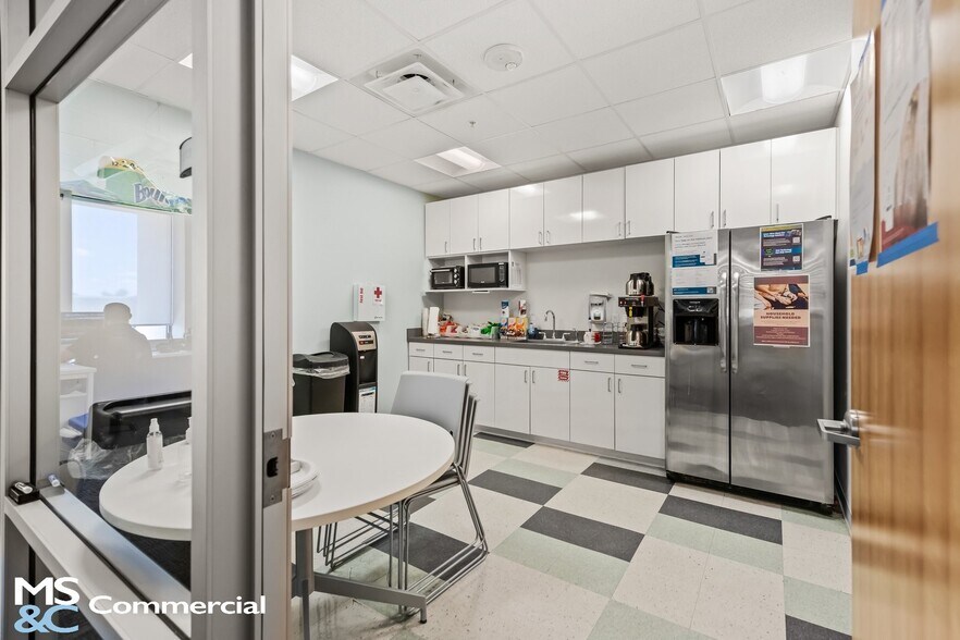 More Photos Of 1777 Main St, Sarasota Office For Sale