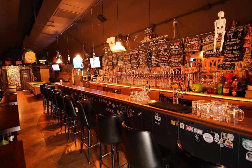 More Photos Of 300 N Main St, Santa Ana Storefront For Sale