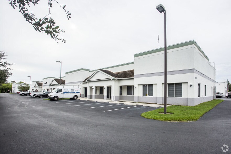 More Photos Of 10801 Sunset Plaza Cir, Fort Myers Showroom For Lease