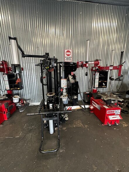 More Photos Of 2501 Sanford Ave, Sanford Auto Repair For Sale