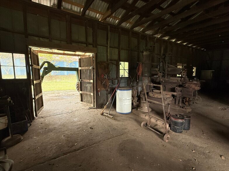 More Photos Of 245 E Washington St, Abbeville Industrial For Sale