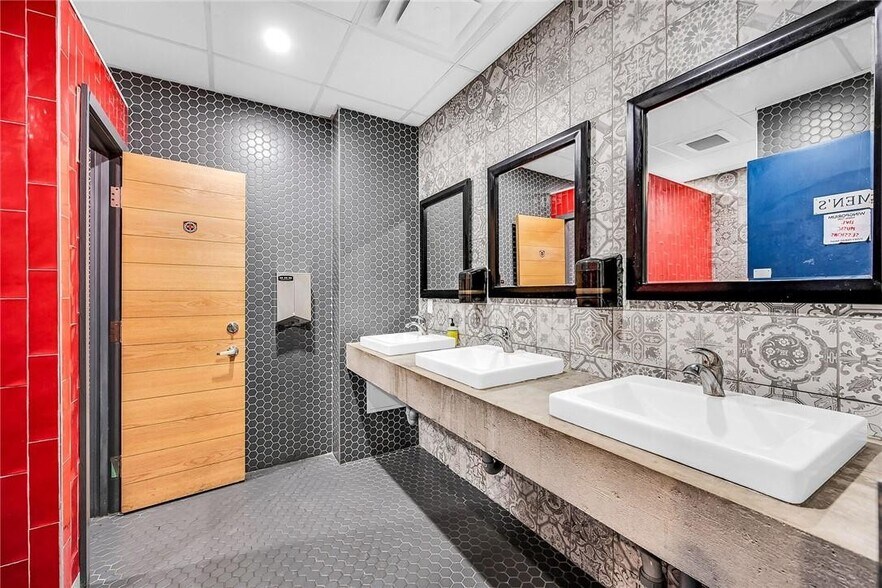 More Photos Of 737 Barton St E, Hamilton Storefront Retail Residential For Sale