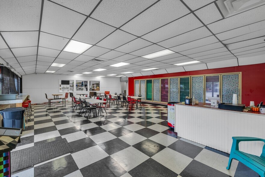 More Photos Of 101 S Main Street, Spavinaw Restaurant For Sale