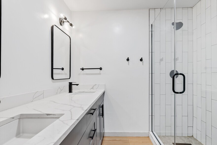 More Photos Of 4034 E Moreland St, Phoenix Multifamily For Sale
