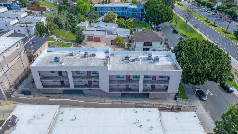 More Photos Of 5335 Huntington Dr N, Los Angeles Apartments For Sale
