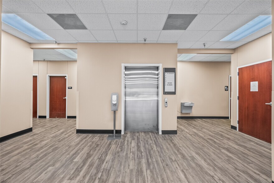 More Photos Of 7202 Slide Rd, Lubbock Medical For Lease