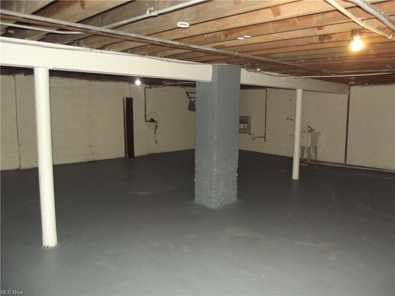 More Photos Of 17051 Libby Rd, Maple Heights Storefront Retail Residential For Lease