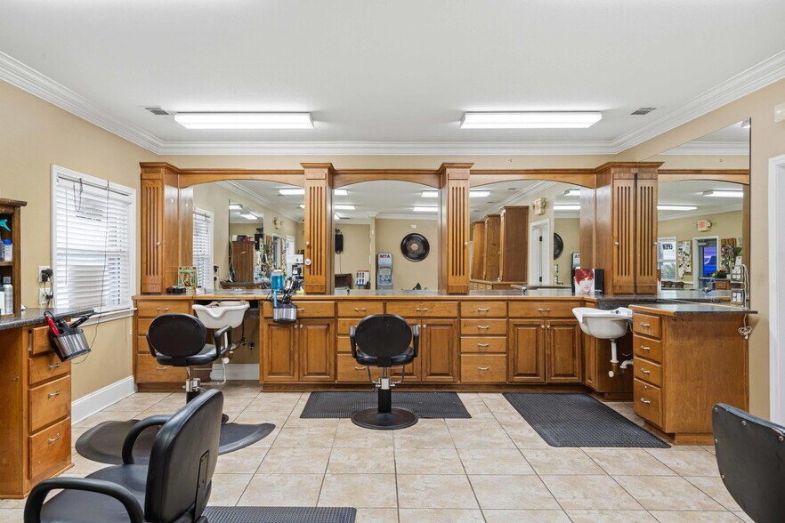 More Photos Of 537 S Ferdon Blvd, Crestview Office For Lease