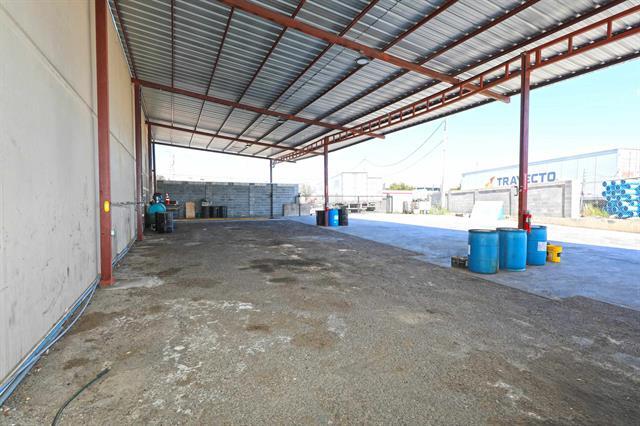 More Photos Of 301 Grand Central Blvd, Laredo Warehouse For Lease